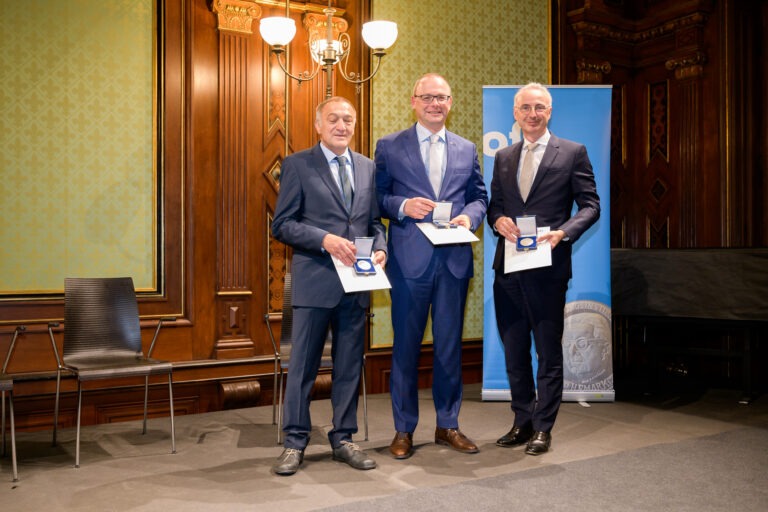 Die Preisträger der H.F. Mark Medaille 2022: Stadlbauer, Buchmeiser, Eberstaller