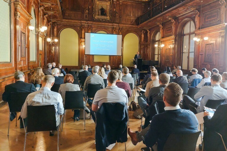 Rund 70 Teilnehmende holten sich bei den Wiener Sanierungstagen 2022 aktuellen Input zum Thema "Nachhaltige Instandsetzung der Bausubstanz".