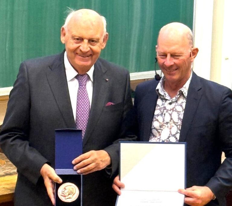 Übergabe der Auer-von-Welsbach-Medaille an Prof. Hubert Culik