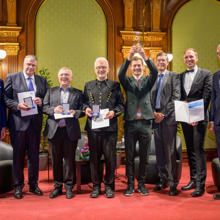Die Freude über die Auszeichnungen mit der H.F. Mark Medaille und dem H.F. Mark Sustainability Award war groß! Fotocredit: OFI/Michael Pyerin